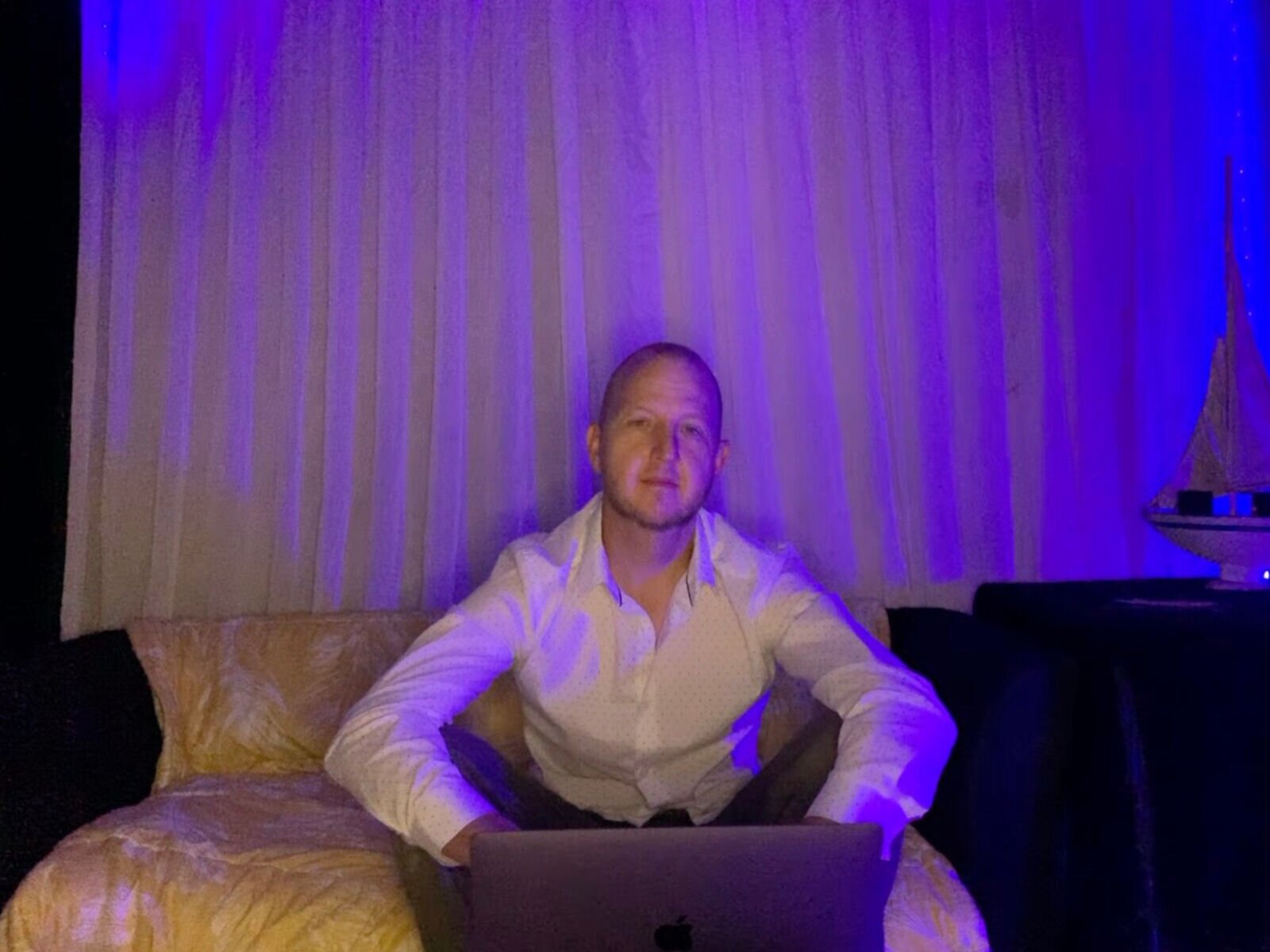 Live Porn Camera of JohnnyDoe